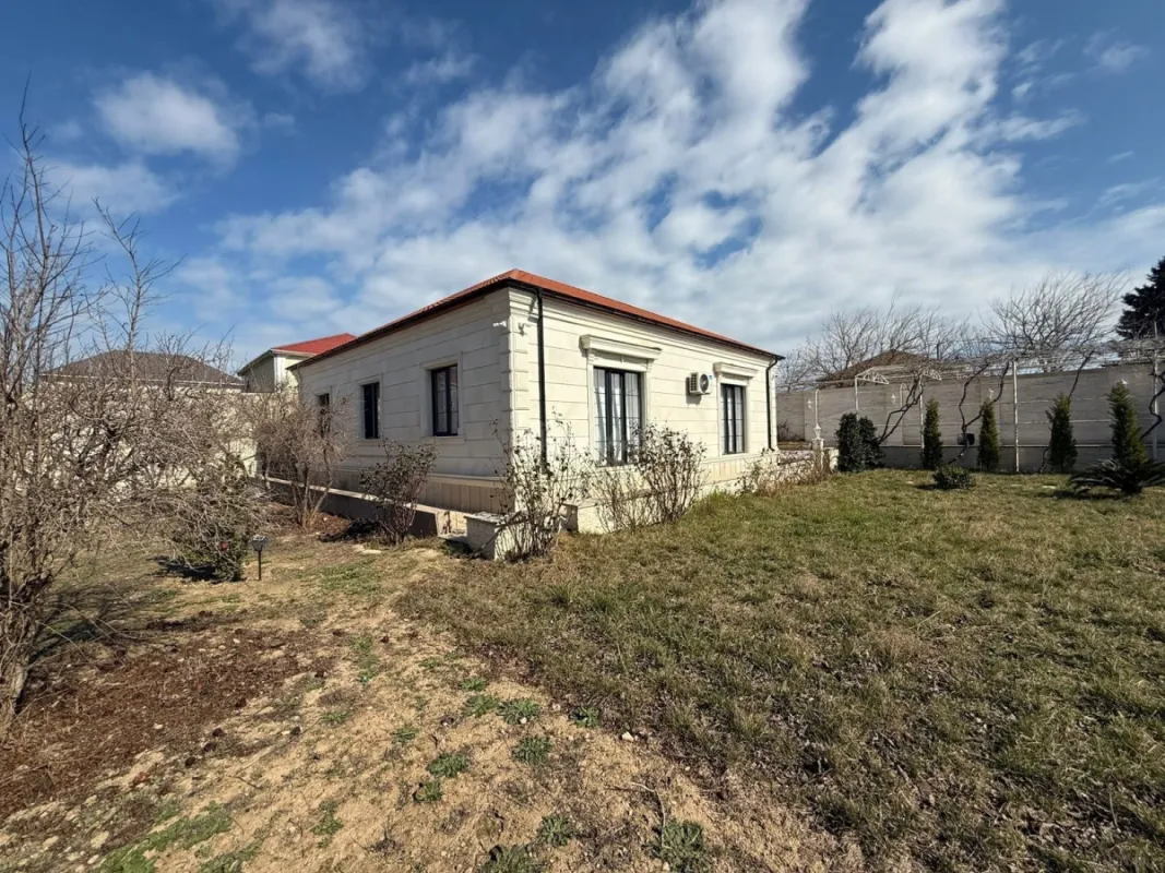 Satılır 3 otaqlı həyət evi 180 m²