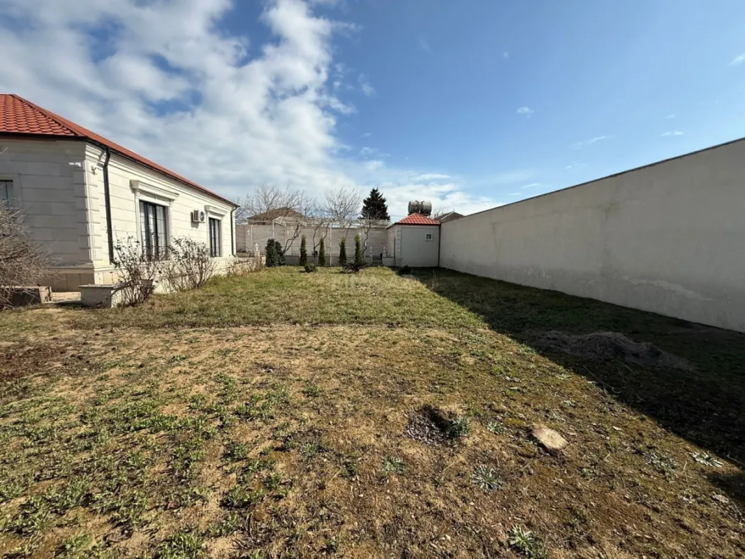 Satılır 3 otaqlı həyət evi 180 m²