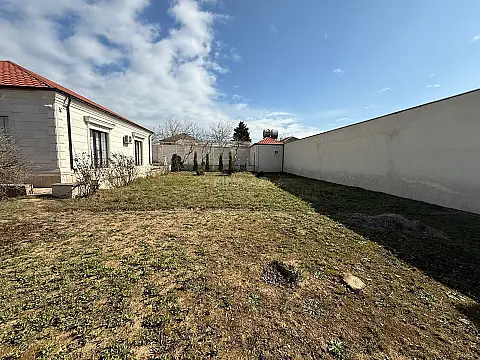 Satılır 3 otaqlı həyət evi 180 m²