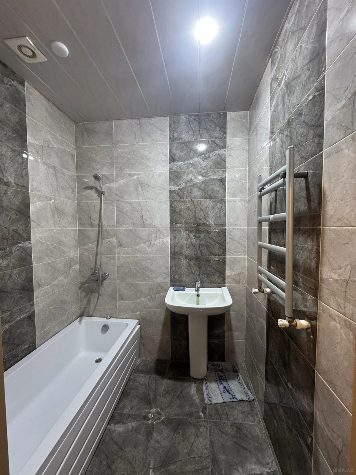 Kirayə verilir 3 otaqlı mənzil 120 m²