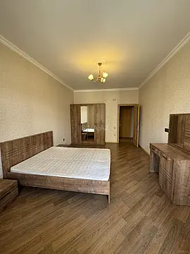 Kirayə verilir 3 otaqlı mənzil 120 m²