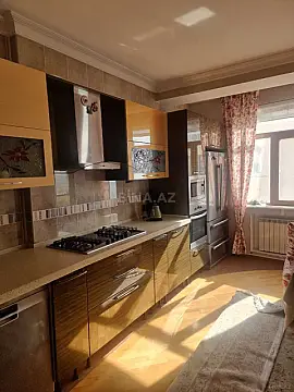 Satılır 4 otaqlı mənzil 180 m²