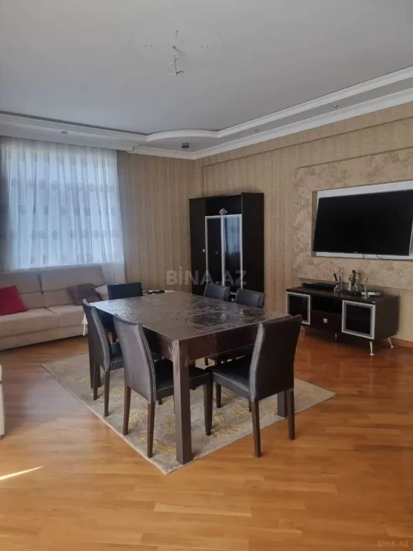 Satılır 4 otaqlı mənzil 180 m²