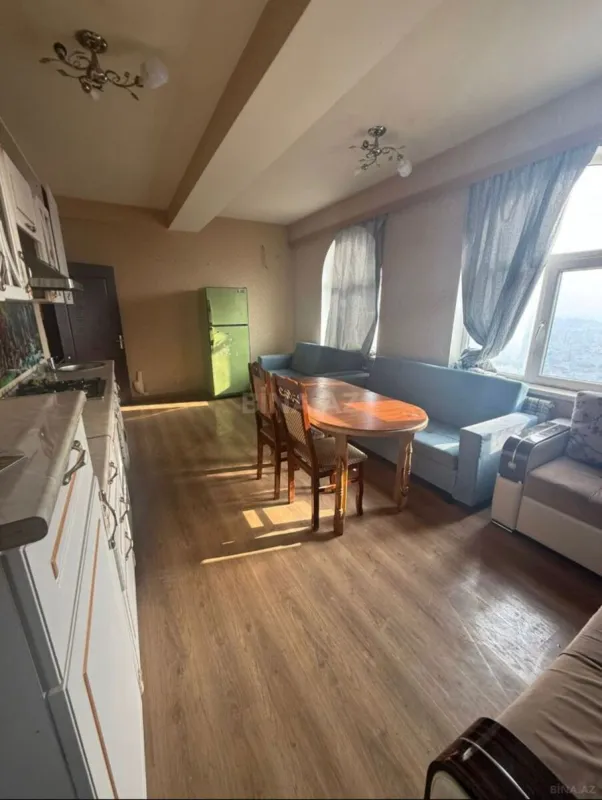 Kirayə verilir 2 otaqlı mənzil 85 m²