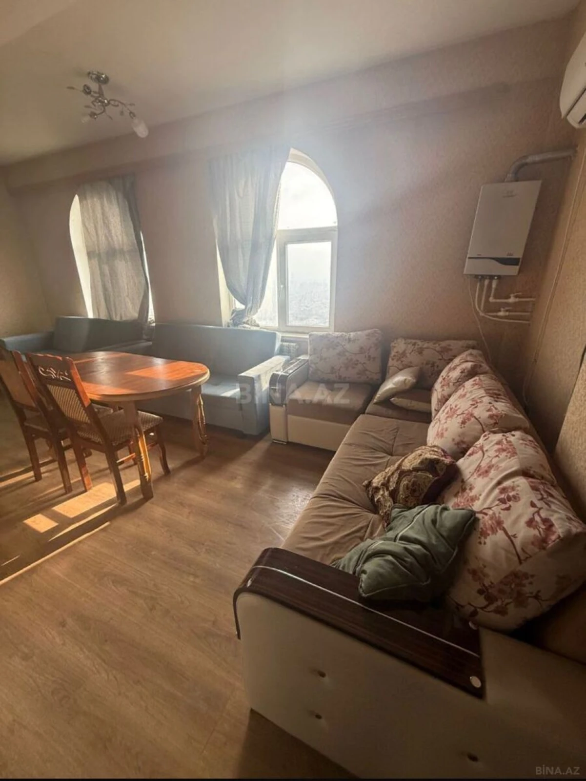 Kirayə verilir 2 otaqlı mənzil 85 m²