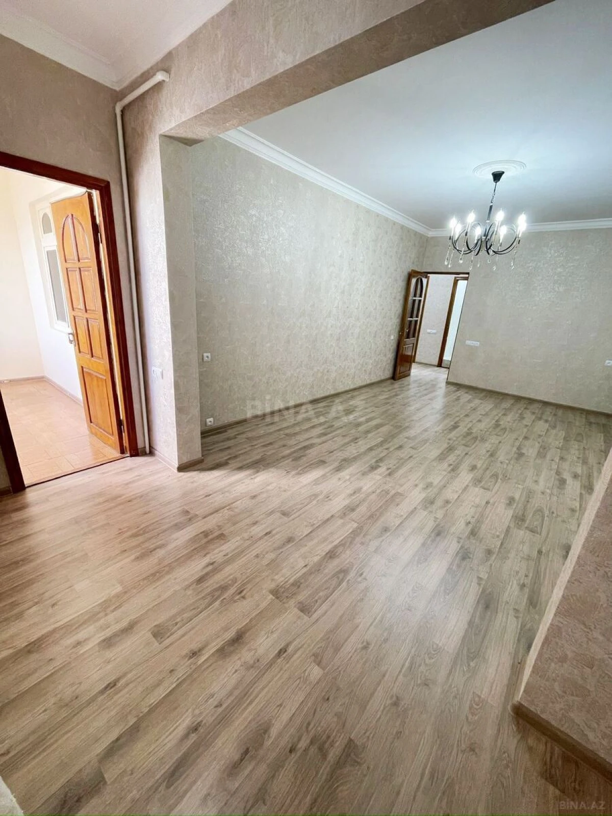 Satılır 2 otaqlı mənzil 70 m²