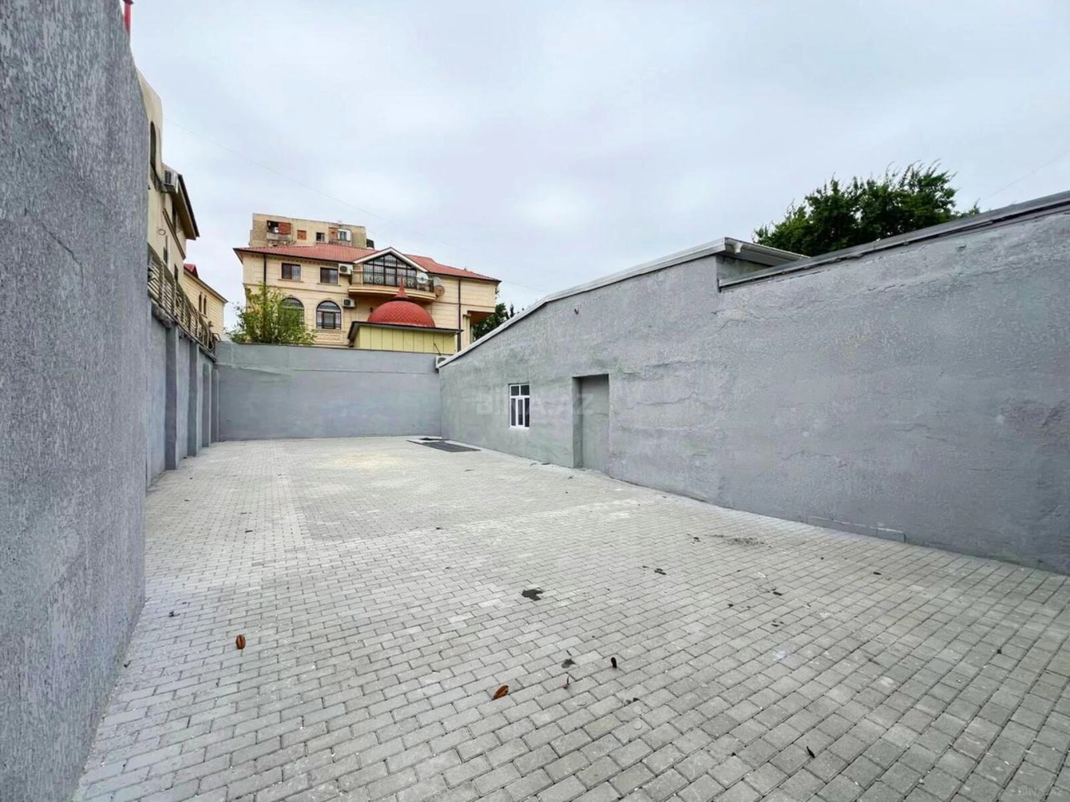 Satılır obyekt 450 m²