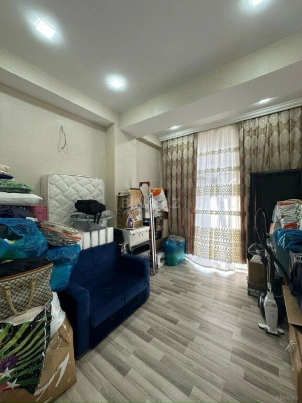 Satılır 4 otaqlı mənzil 127 m²