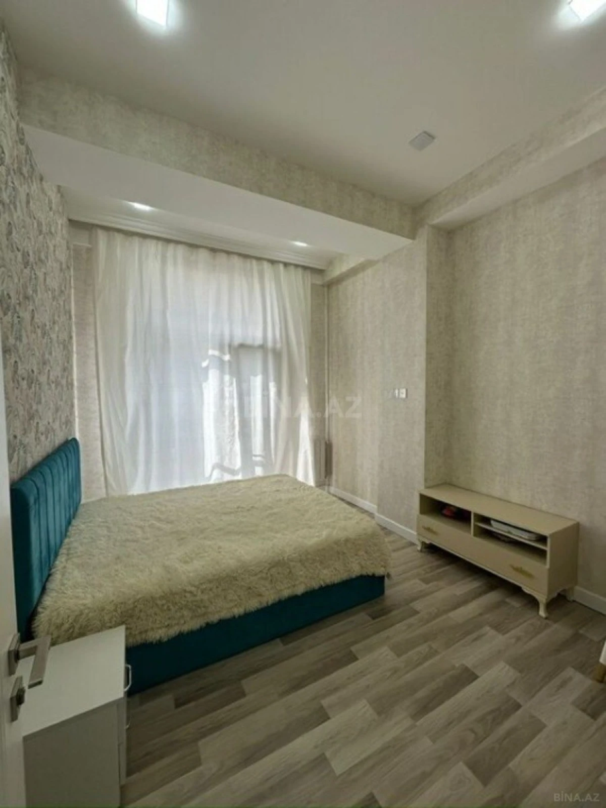 Satılır 4 otaqlı mənzil 127 m²