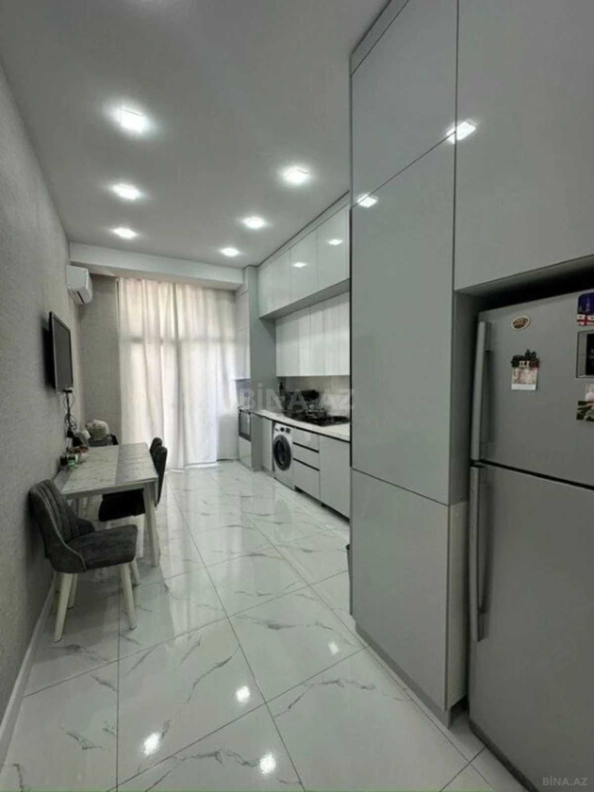 Satılır 4 otaqlı mənzil 127 m²