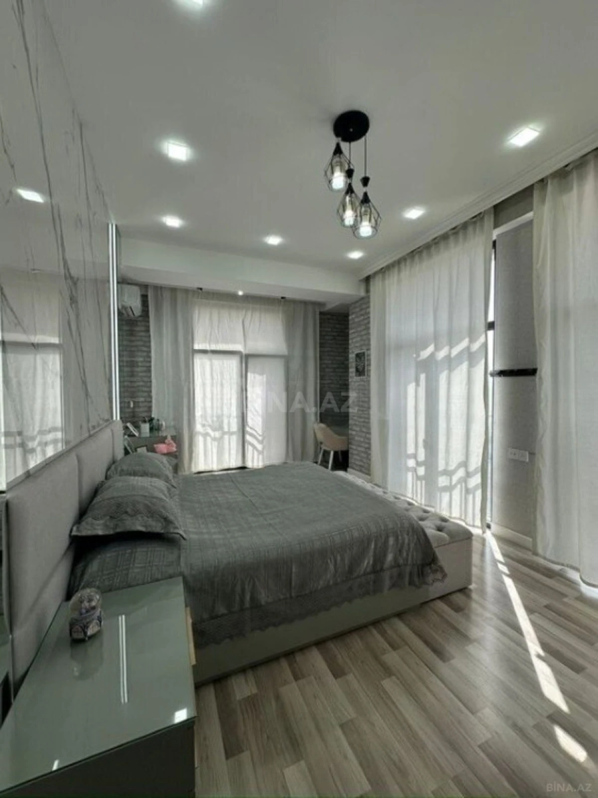 Satılır 4 otaqlı mənzil 127 m²
