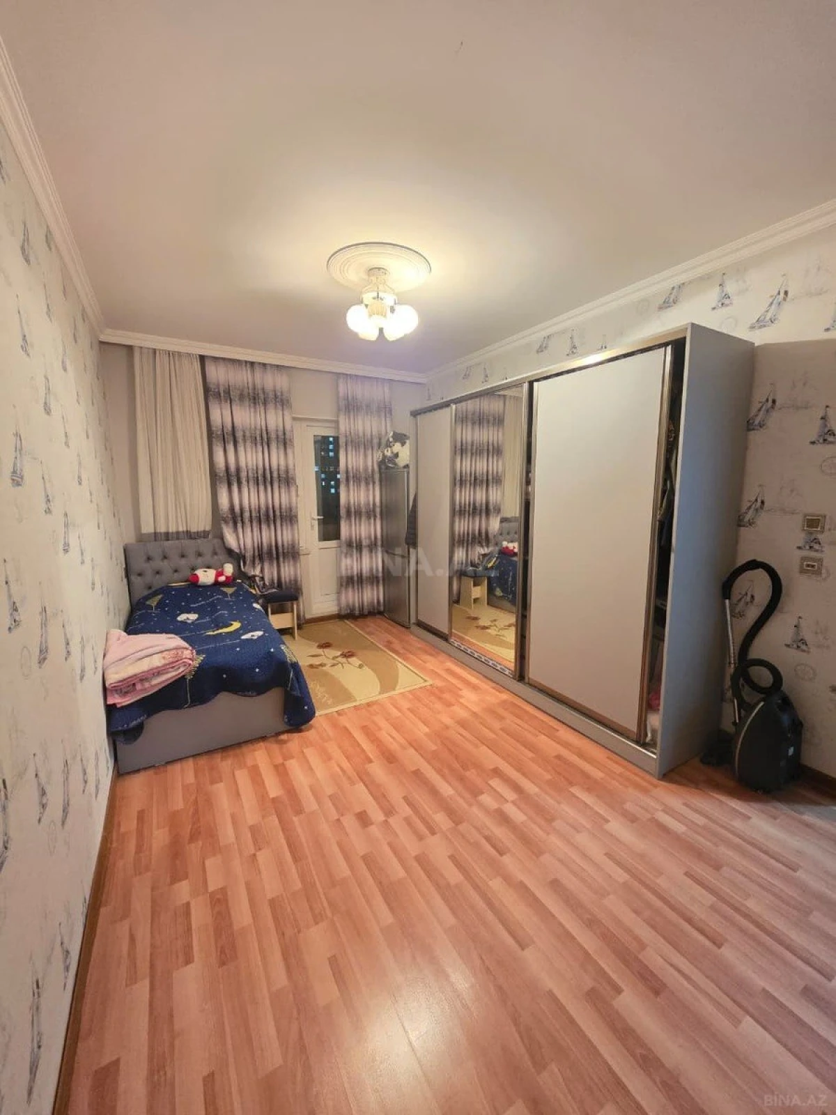Satılır 4 otaqlı mənzil 110 m²