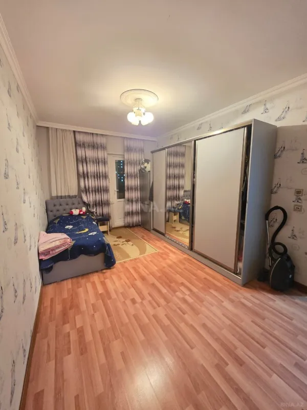 Satılır 4 otaqlı mənzil 110 m²