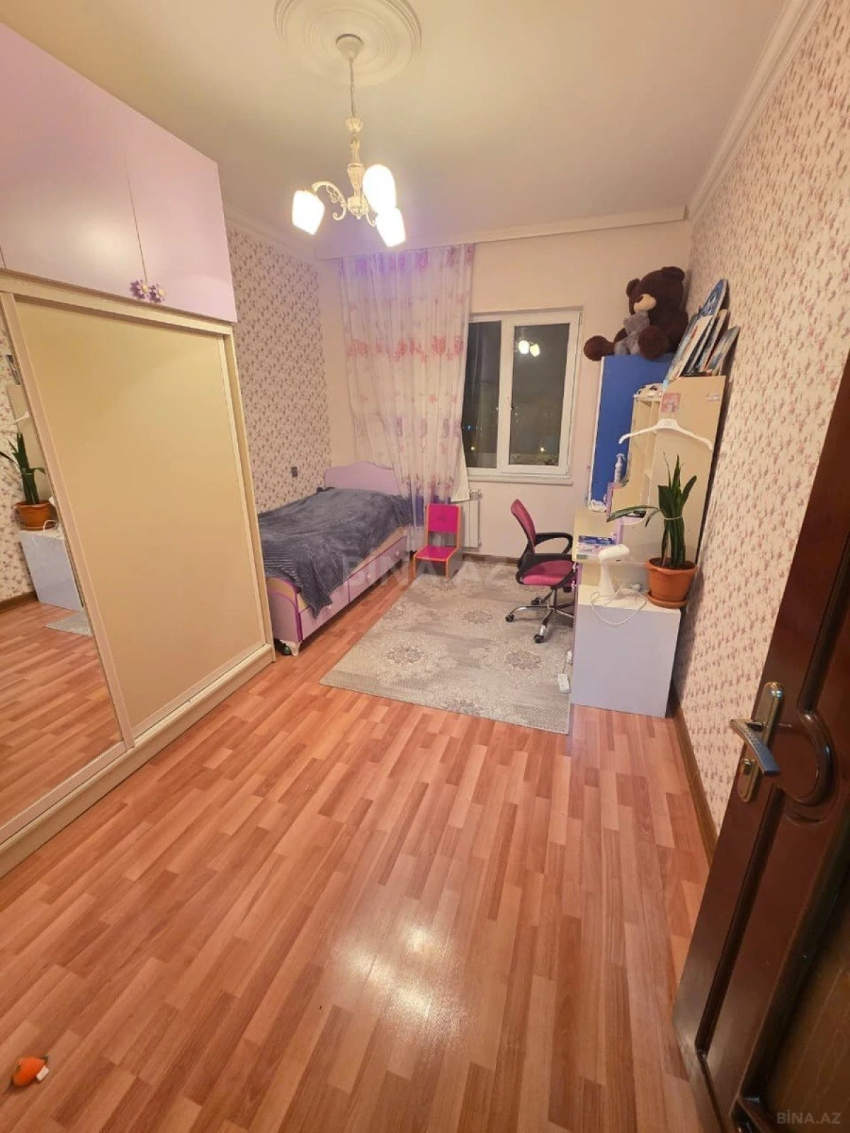 Satılır 4 otaqlı mənzil 110 m²