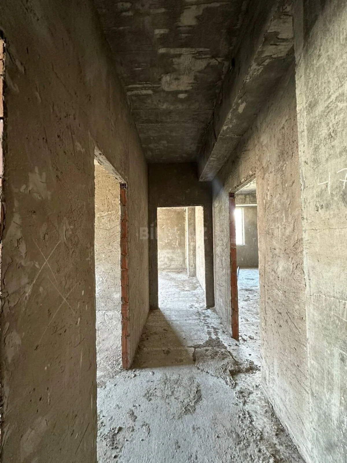 Satılır 3 otaqlı mənzil 138.4 m²