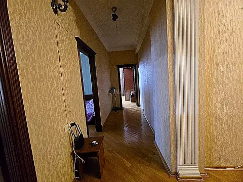 Satılır 3 otaqlı mənzil 132 m²