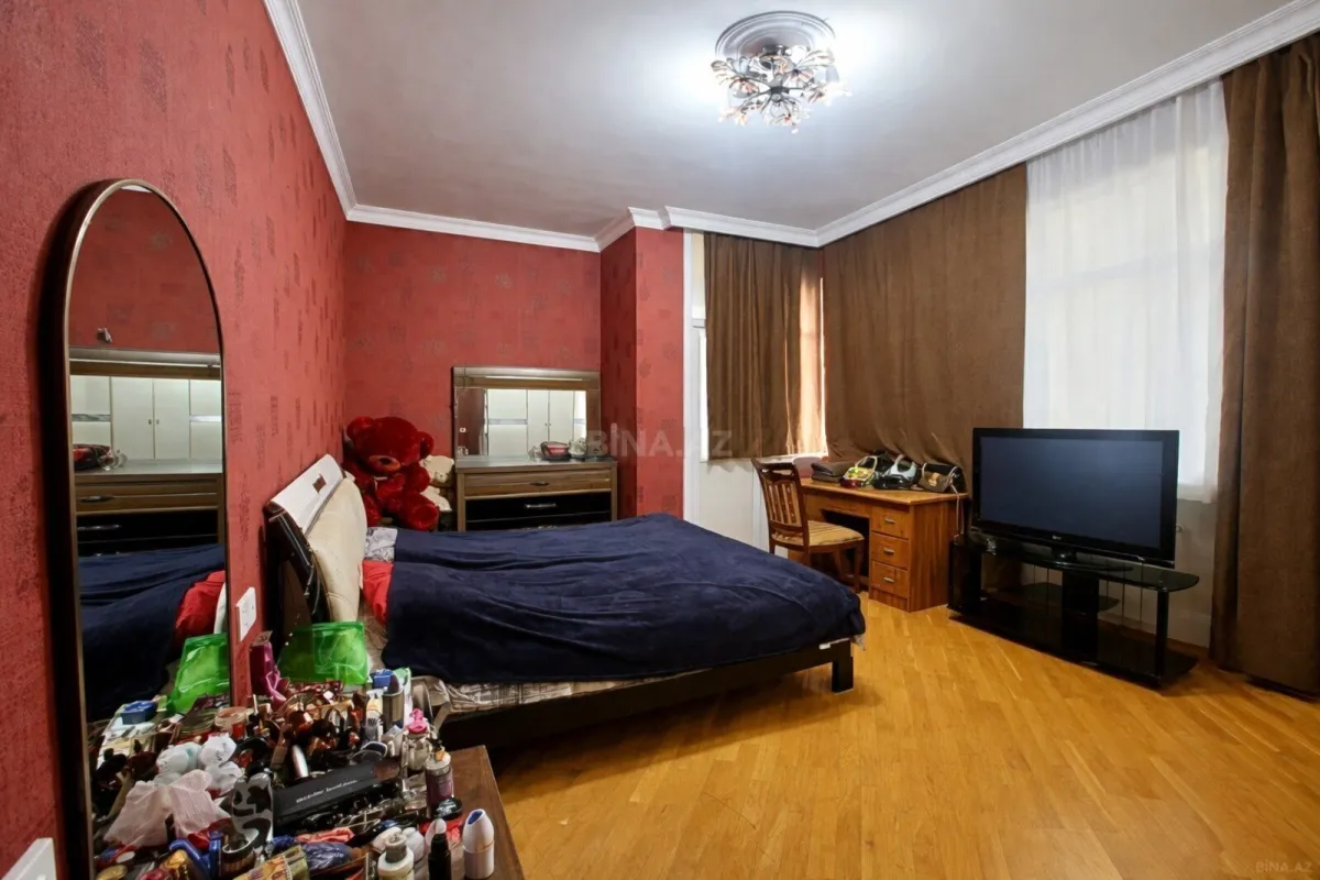 Satılır 3 otaqlı mənzil 132 m²