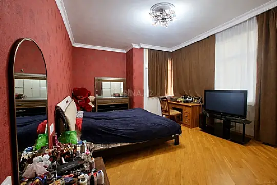 Satılır 3 otaqlı mənzil 132 m²