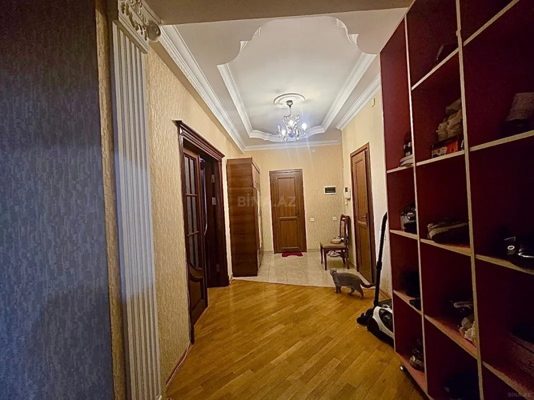 Satılır 3 otaqlı mənzil 132 m²