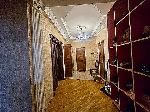 Satılır 3 otaqlı mənzil 132 m²
