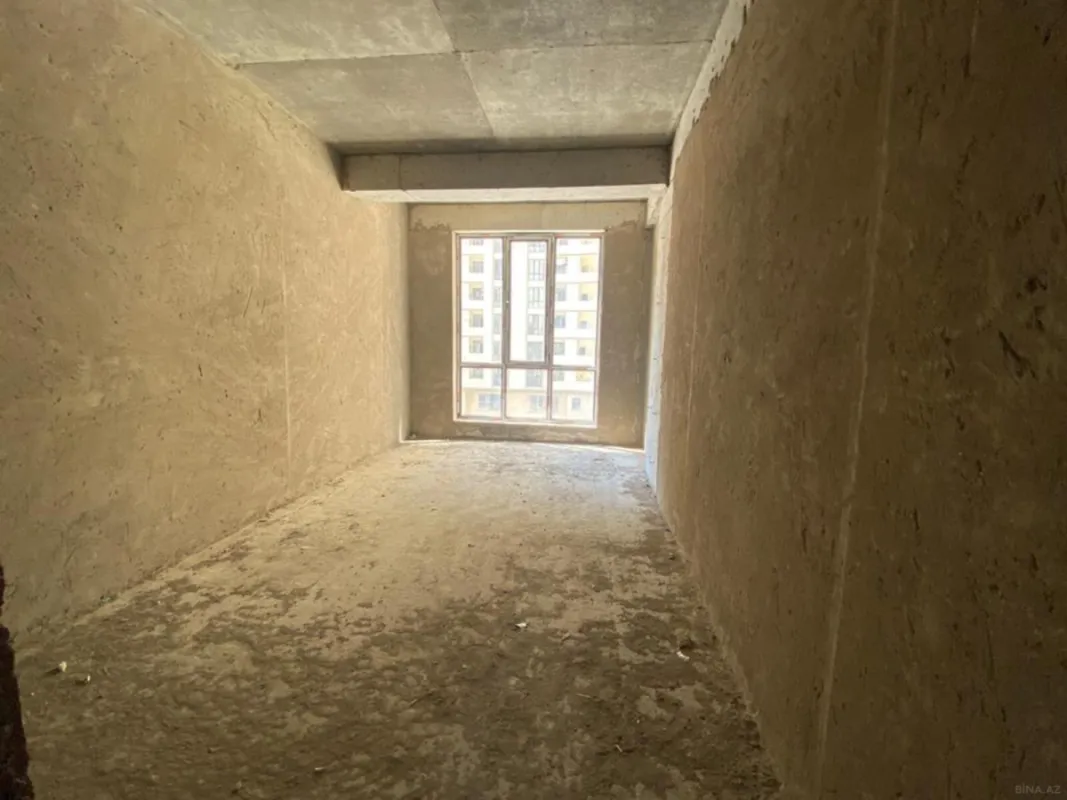 Satılır 4 otaqlı mənzil 175 m²