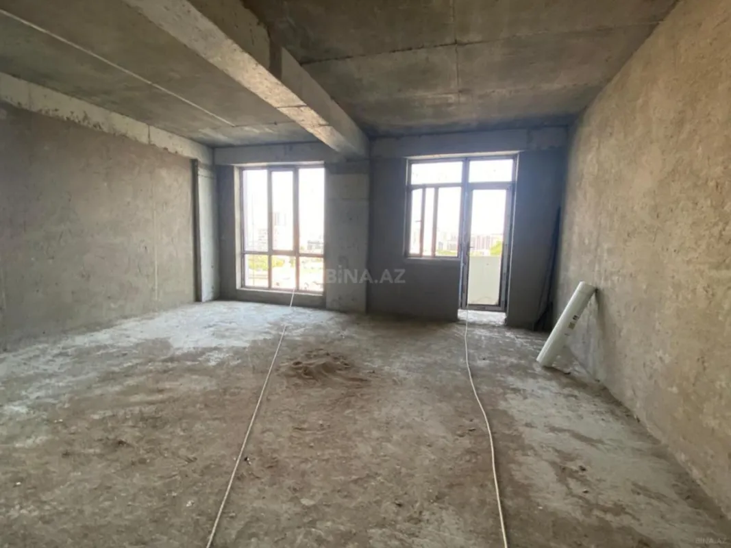 Satılır 4 otaqlı mənzil 175 m²