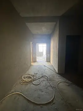 Satılır 4 otaqlı mənzil 175 m²