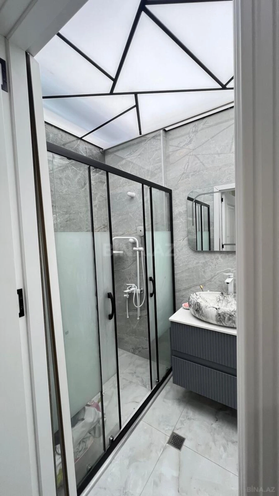 Satılır 2 otaqlı mənzil 65 m²