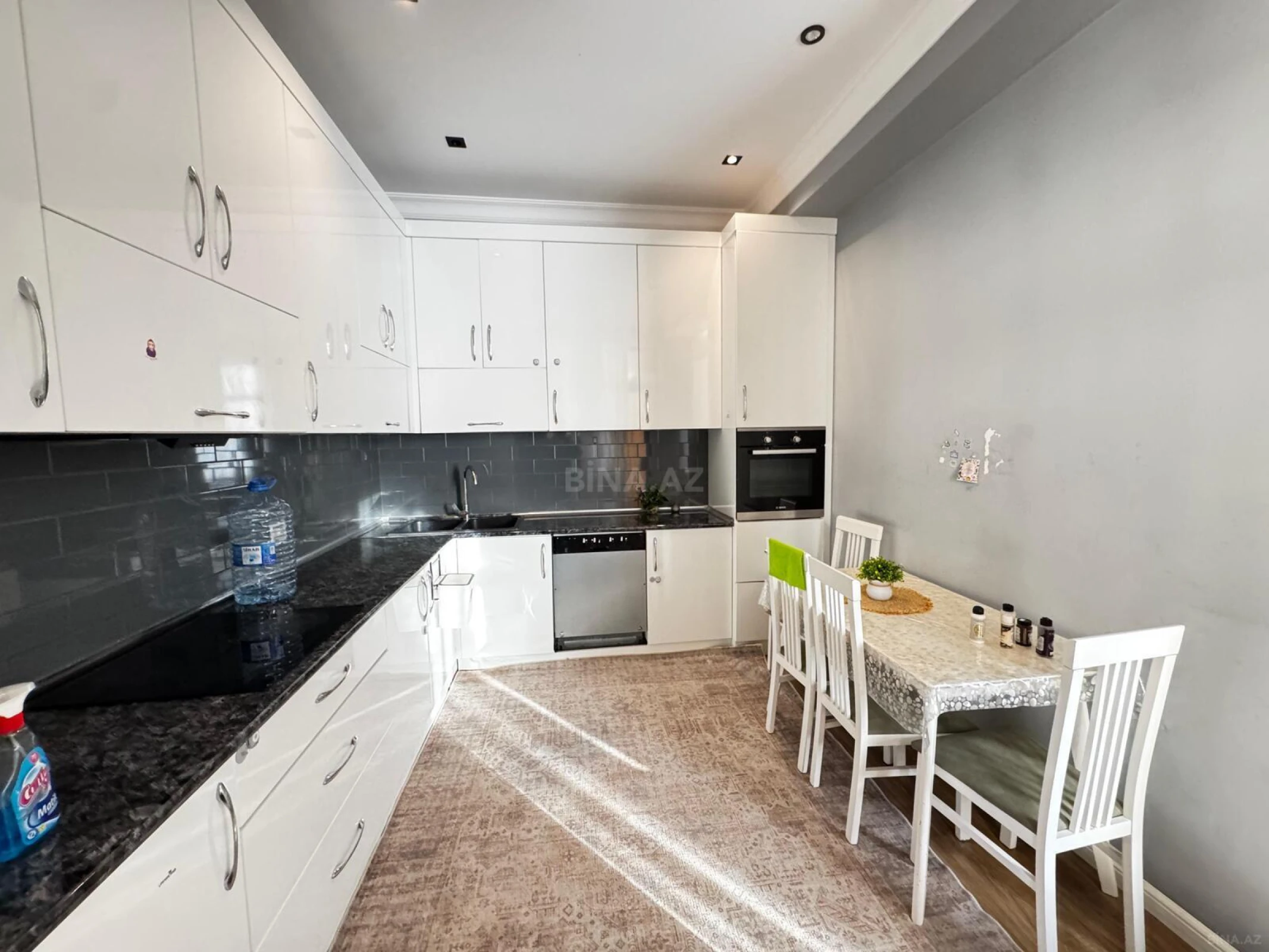 Kirayə verilir 3 otaqlı mənzil 130 m²