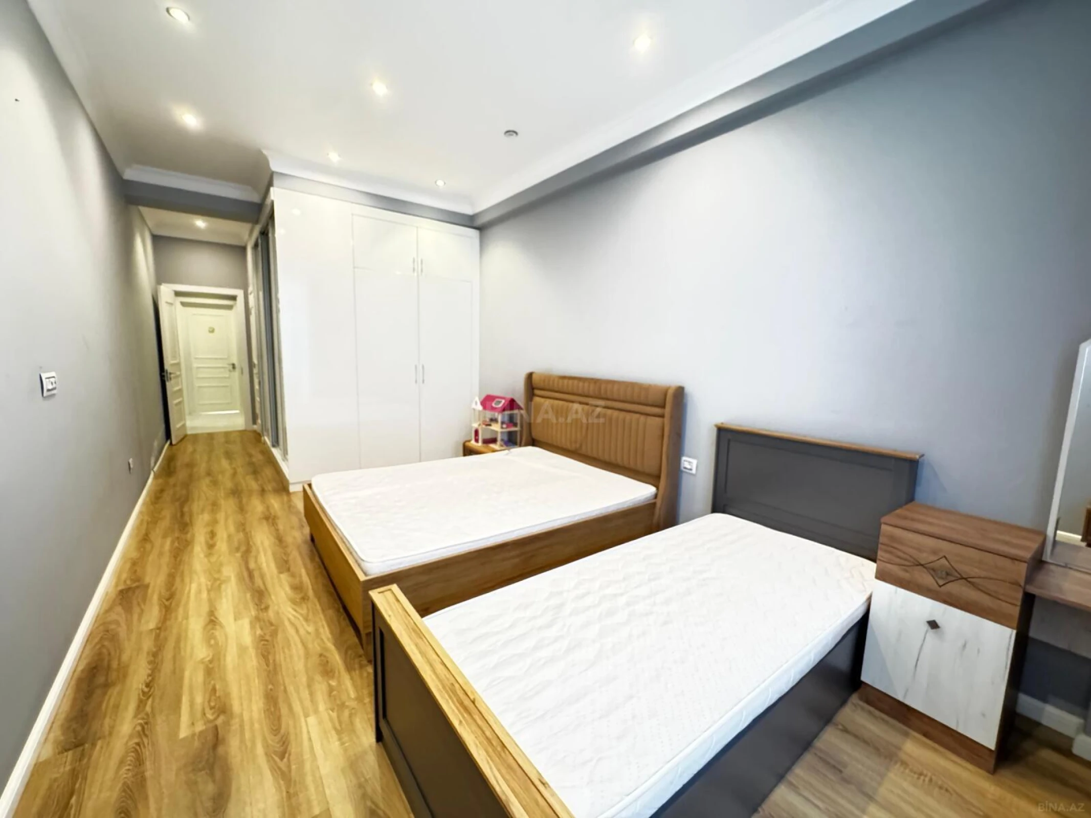 Kirayə verilir 3 otaqlı mənzil 130 m²