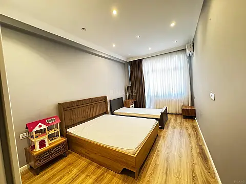 Kirayə verilir 3 otaqlı mənzil 130 m²