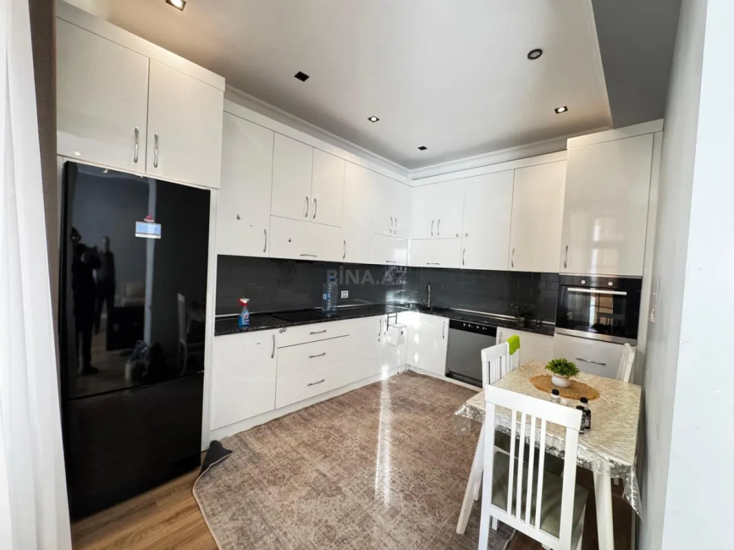 Kirayə verilir 3 otaqlı mənzil 130 m²