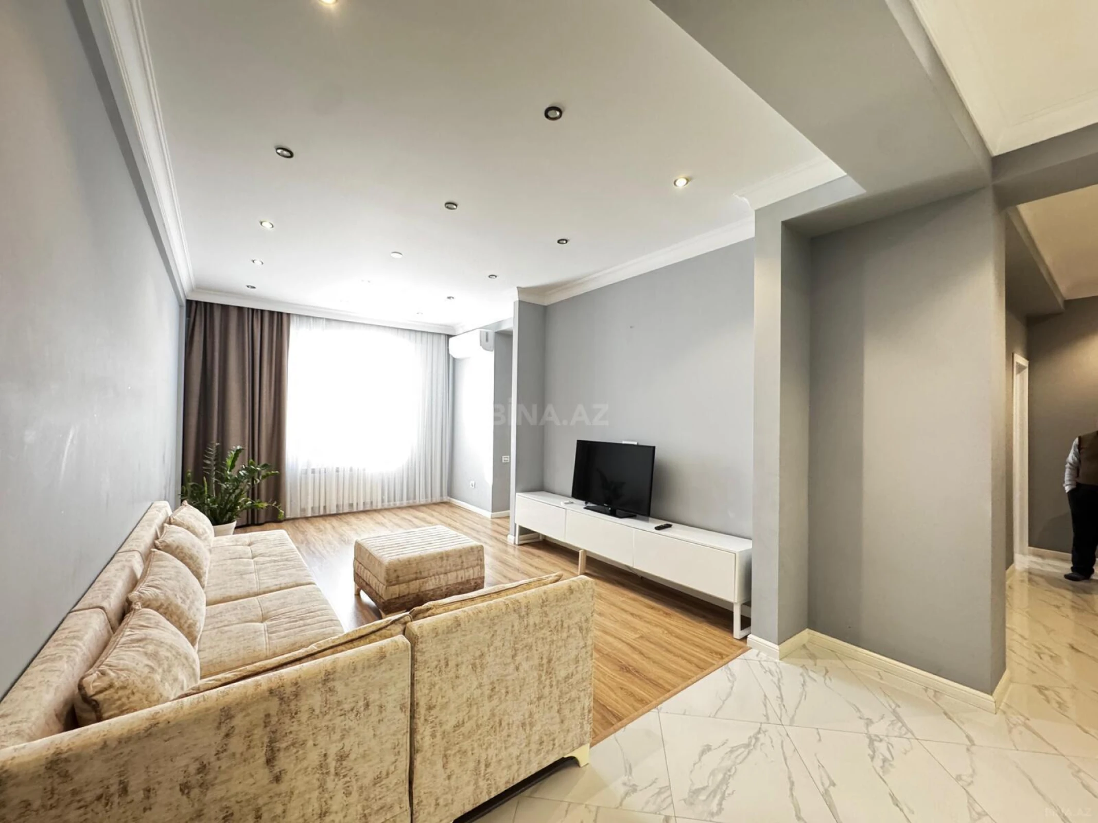 Kirayə verilir 3 otaqlı mənzil 130 m²