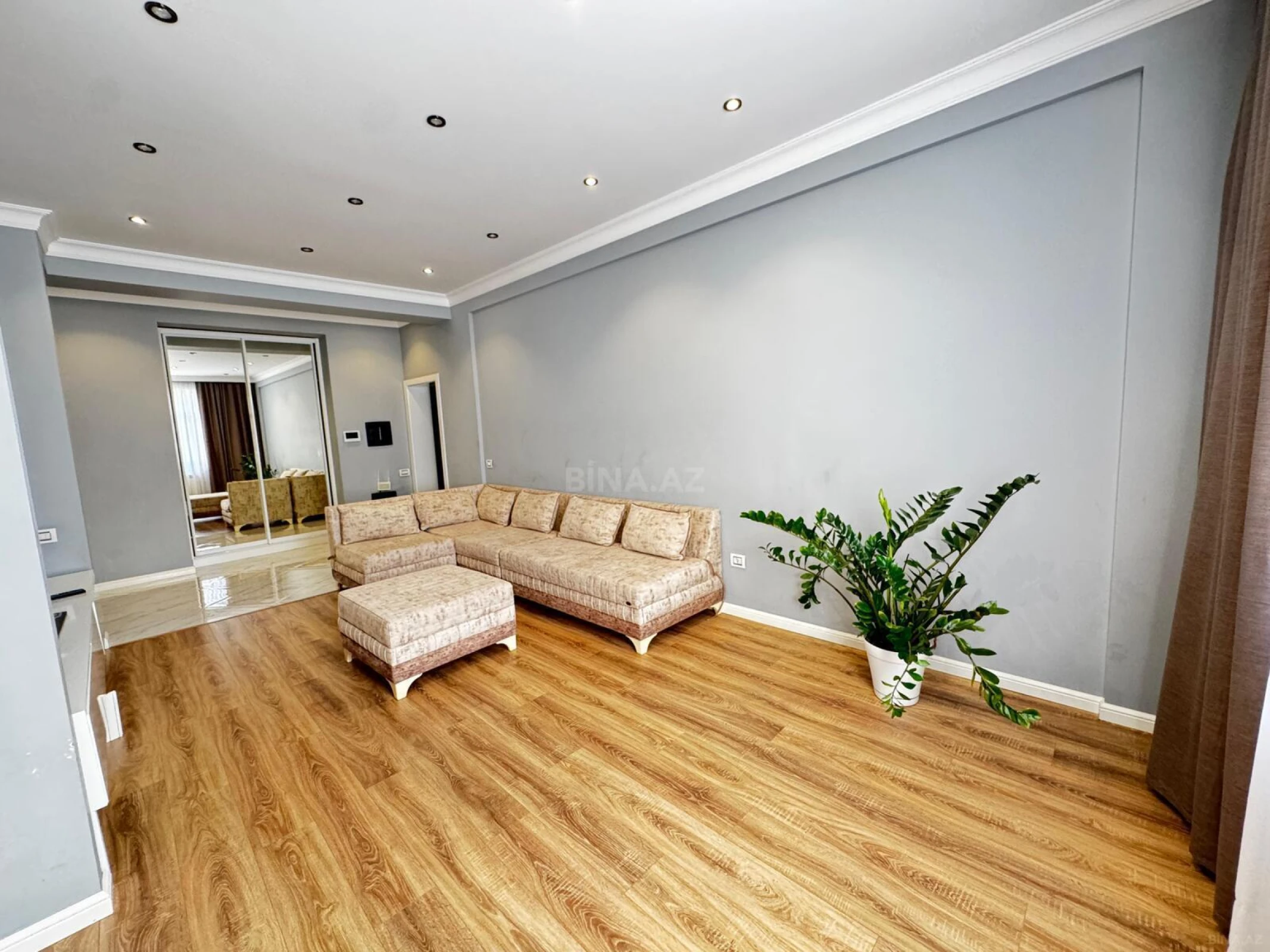Kirayə verilir 3 otaqlı mənzil 130 m²