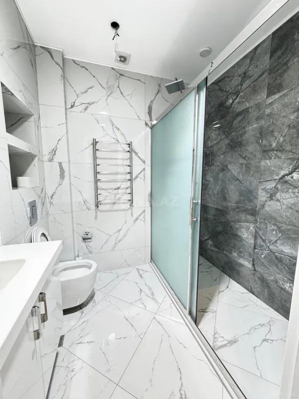 Kirayə verilir 3 otaqlı mənzil 130 m²