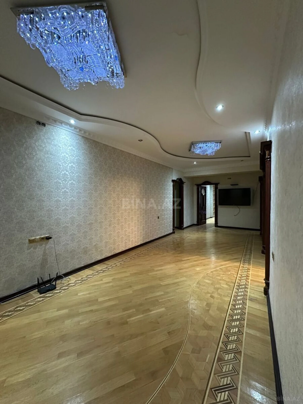 Kirayə verilir 4 otaqlı mənzil 192 m²