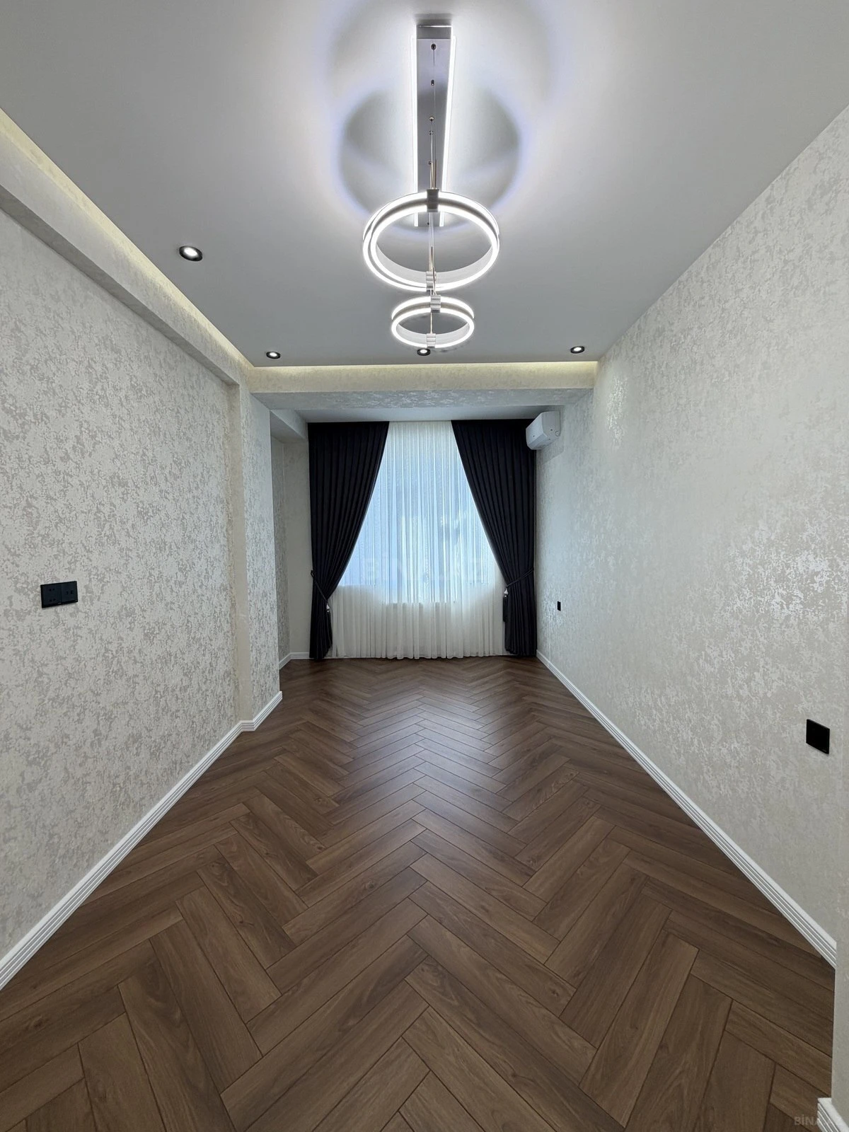 Satılır 3 otaqlı mənzil 105 m²