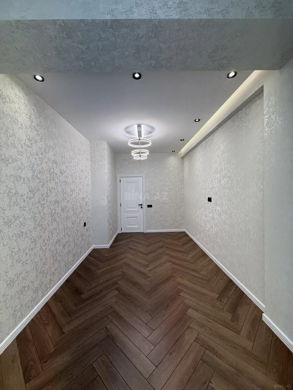 Satılır 3 otaqlı mənzil 105 m²