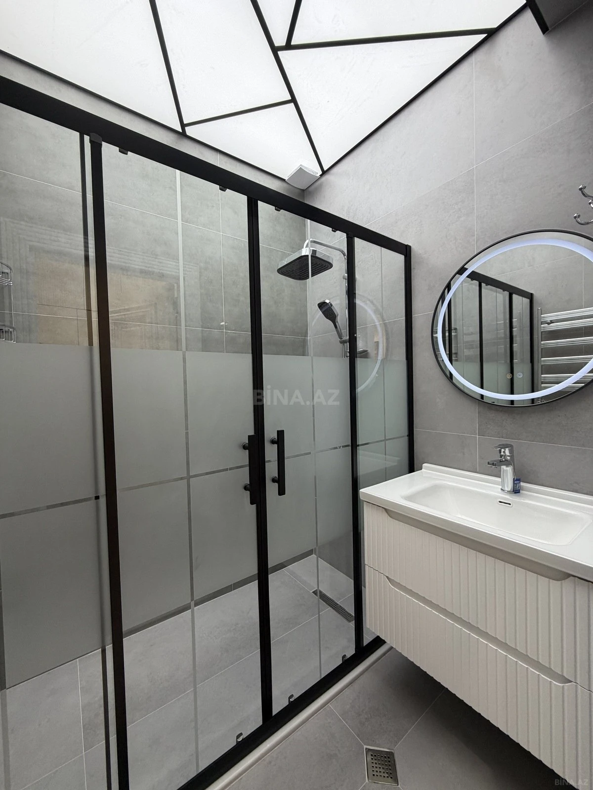 Satılır 3 otaqlı mənzil 105 m²