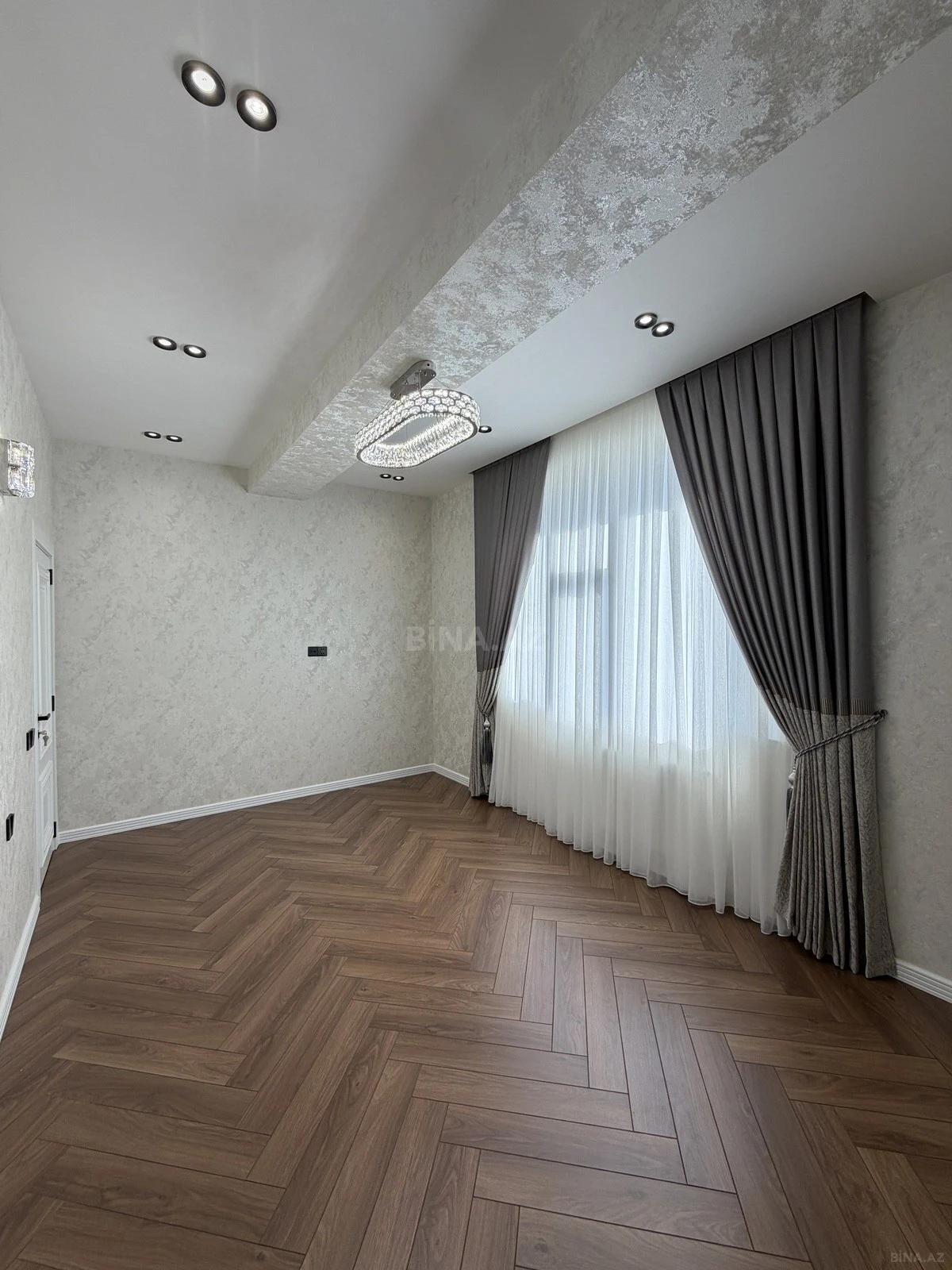 Satılır 3 otaqlı mənzil 105 m²