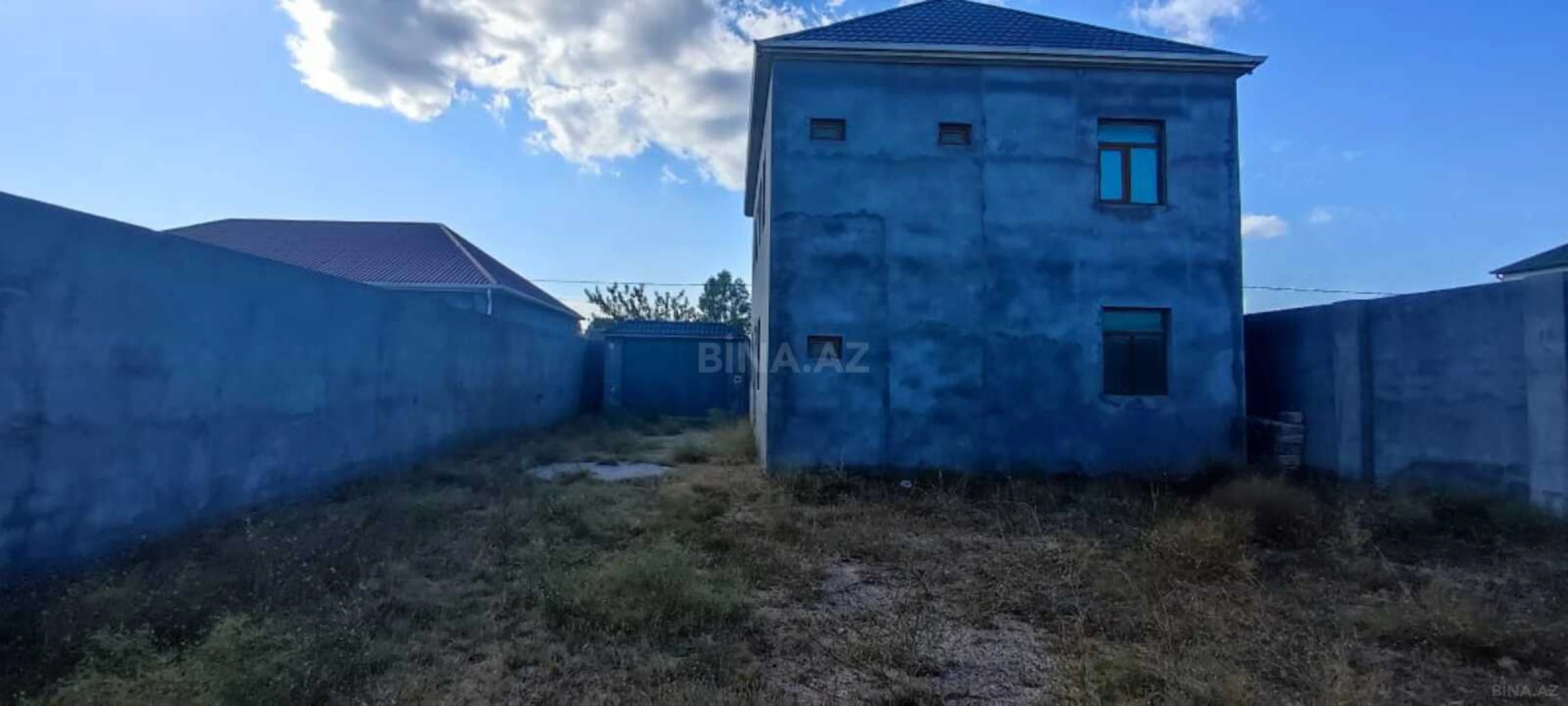 Satılır 6 otaqlı həyət evi 240 m²