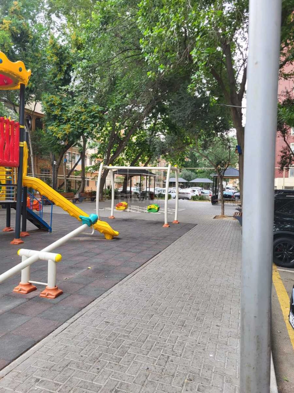 Satılır 3 otaqlı mənzil 135 m²