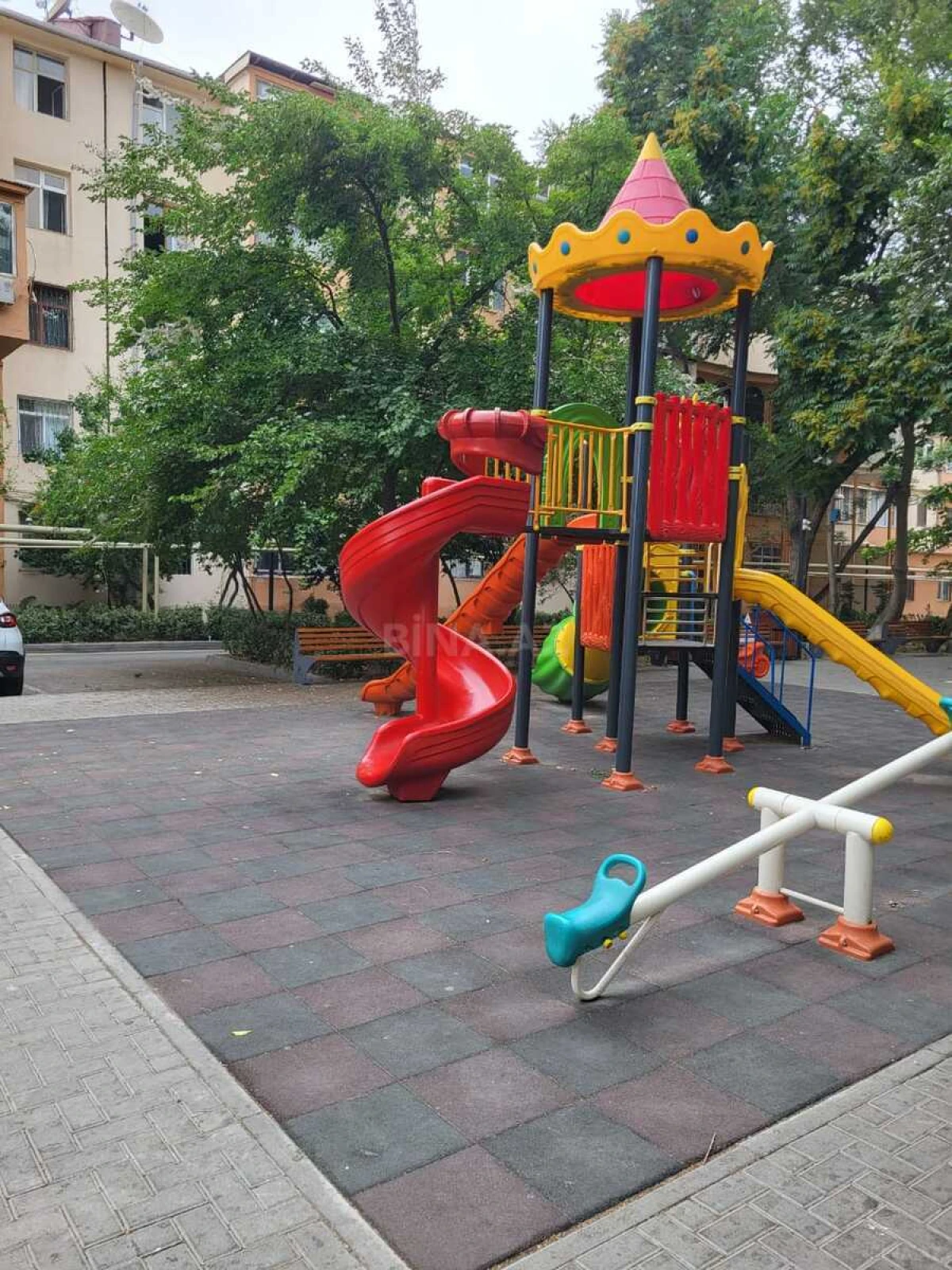 Satılır 3 otaqlı mənzil 135 m²