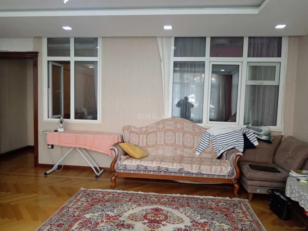 Satılır 3 otaqlı mənzil 135 m²