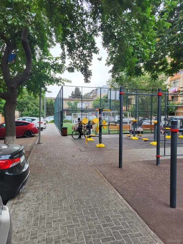 Satılır 3 otaqlı mənzil 135 m²