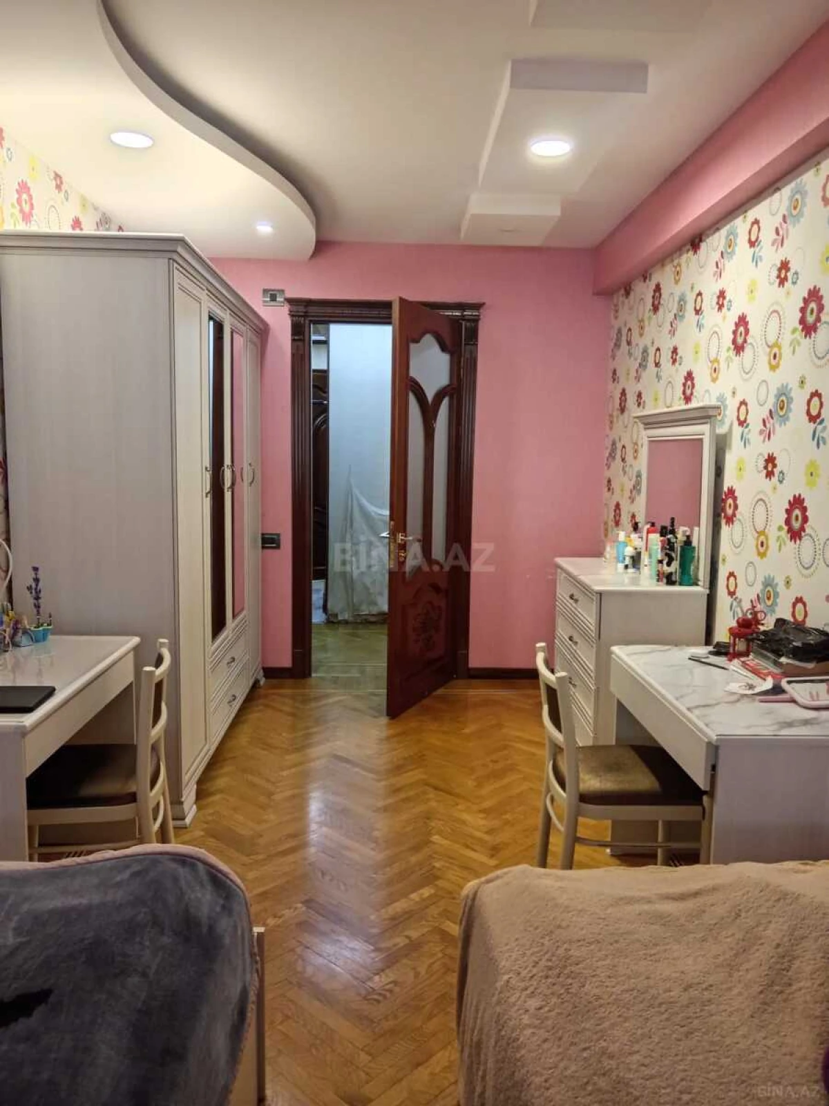 Satılır 3 otaqlı mənzil 135 m²