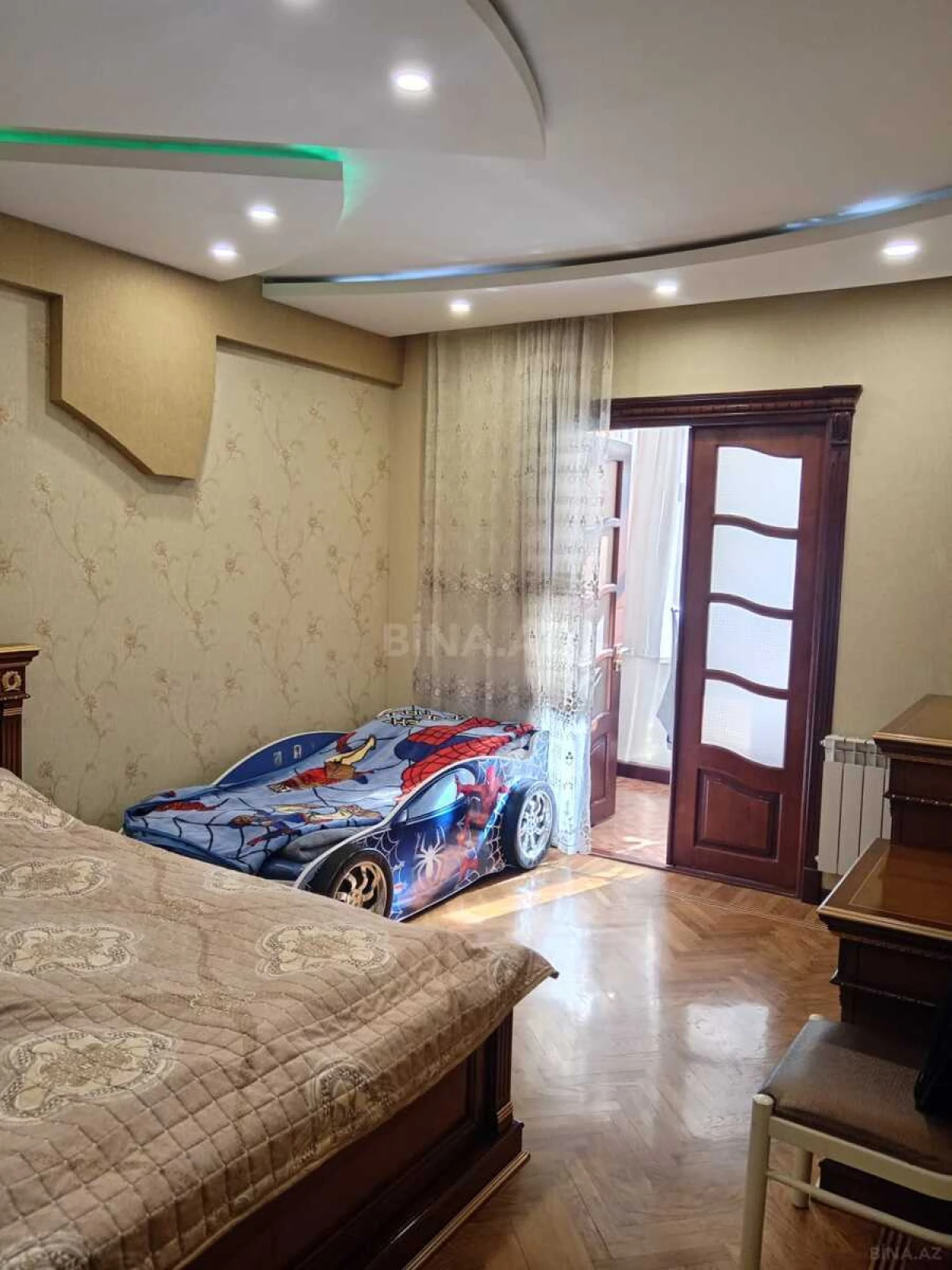 Satılır 3 otaqlı mənzil 135 m²