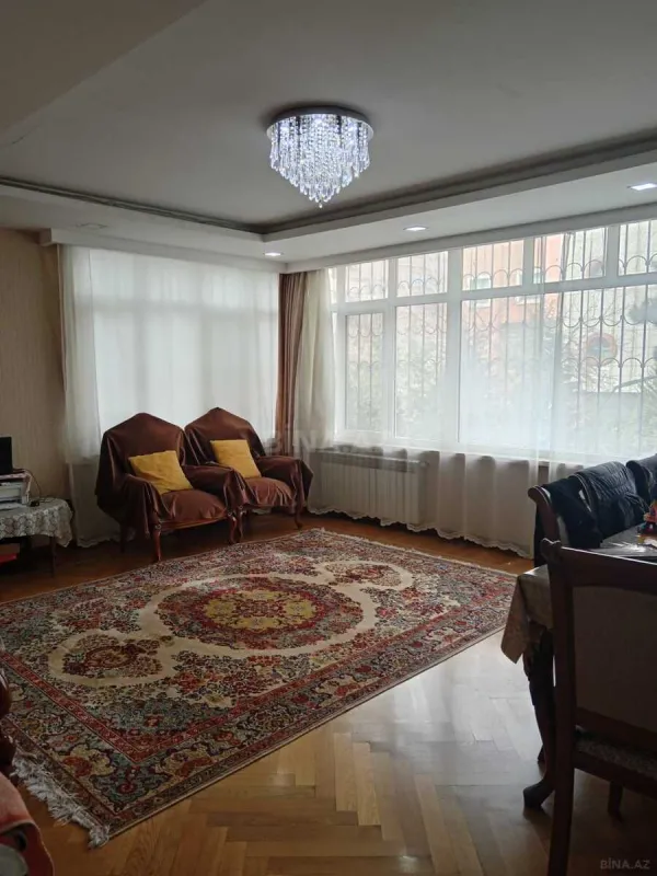 Satılır 3 otaqlı mənzil 135 m²