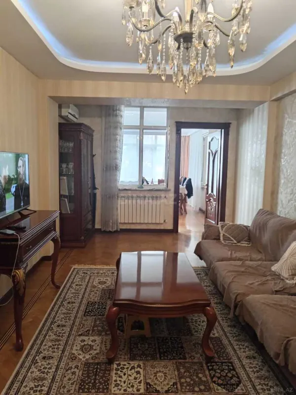 Satılır 3 otaqlı mənzil 135 m²