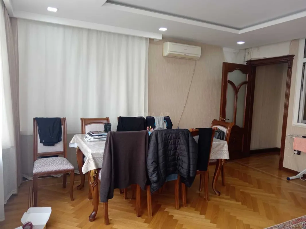 Satılır 3 otaqlı mənzil 135 m²